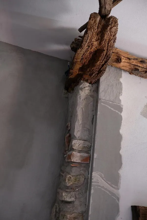 Appartamenti Montemezzo Le Case In Pietra La Torretta איטליה