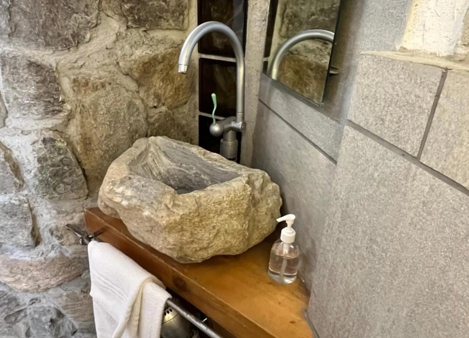 בית נופש Appartamenti Montemezzo Le Case In Pietra La Torretta