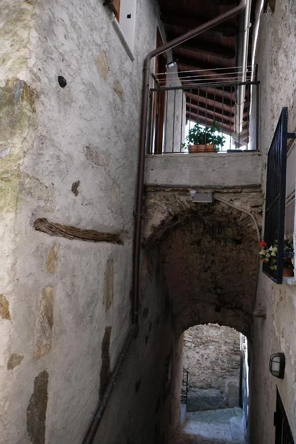 Appartamenti Montemezzo Le Case In Pietra La Torretta Italien