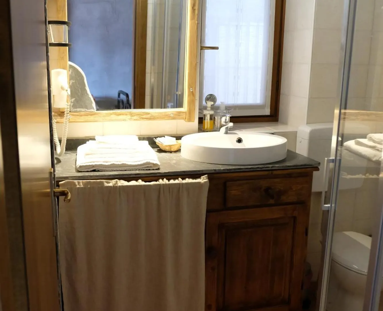 Appartamenti Montemezzo Le Case In Pietra La Torretta Ferienhaus