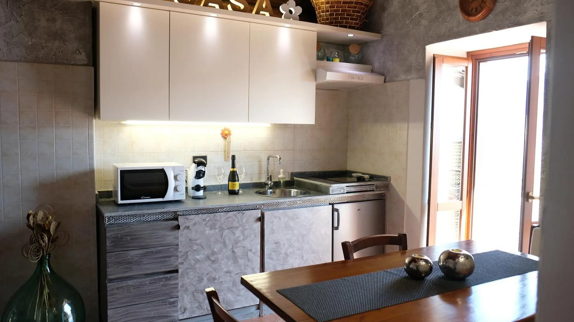 Appartamenti Montemezzo Le Case In Pietra La Torretta Ferienhaus