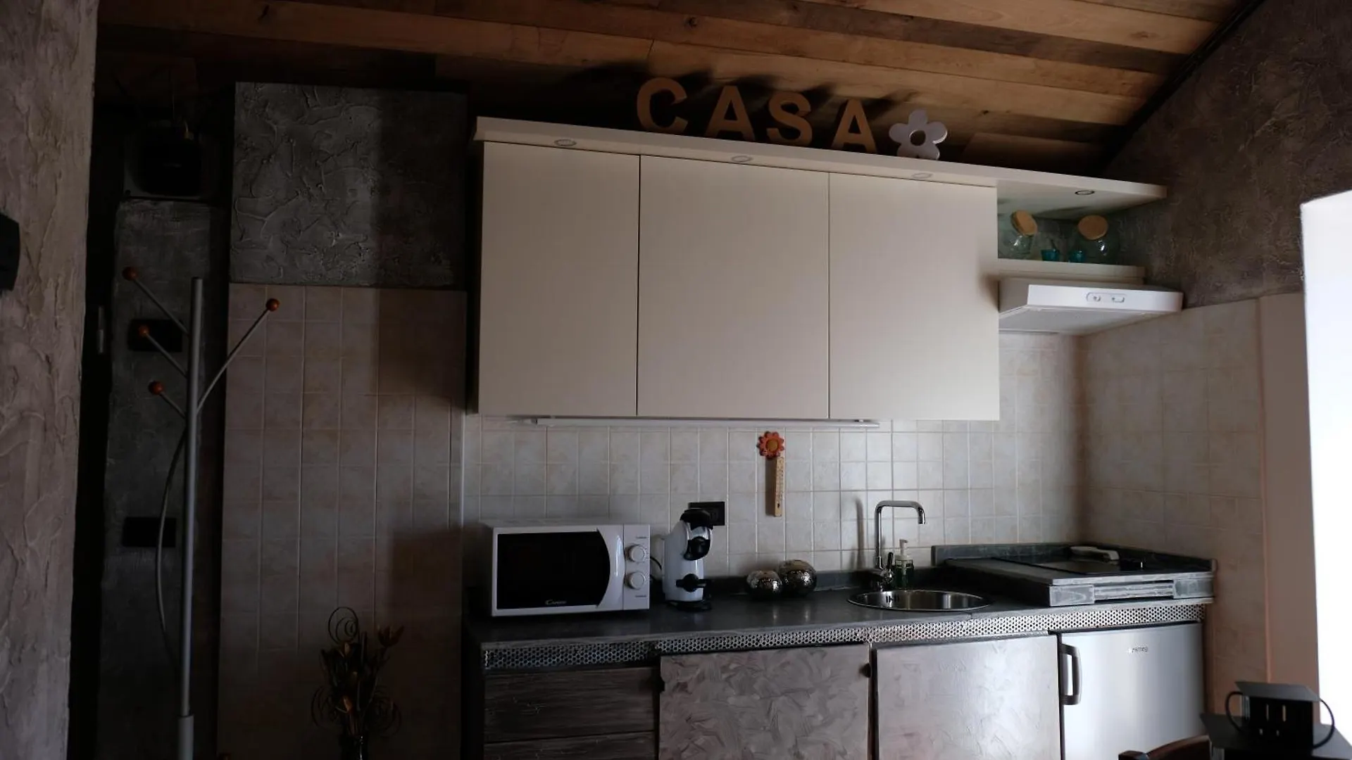 Appartamenti Montemezzo Le Case In Pietra La Torretta Ferienhaus