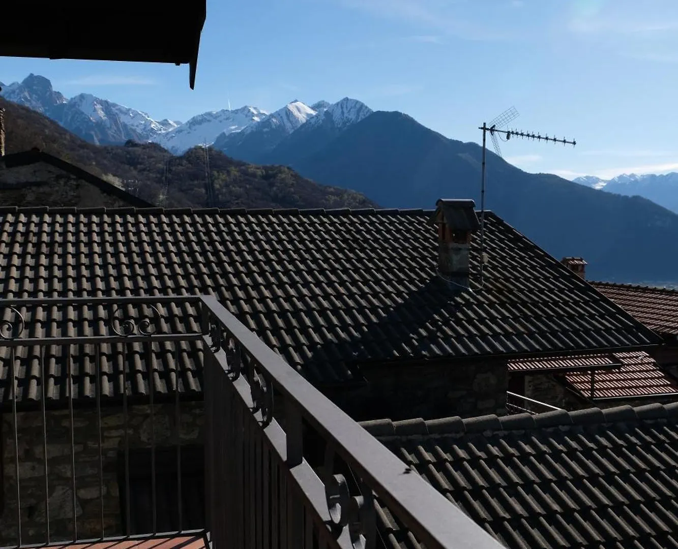 Appartamenti Montemezzo Le Case In Pietra La Torretta 0*,  Italien